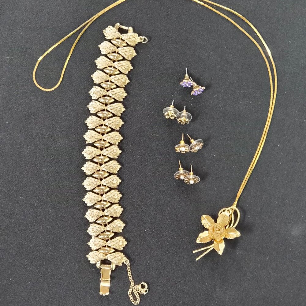 Lot of jewelry floral leaf theme bracelet, lariat necklace and 4 pairs earrings